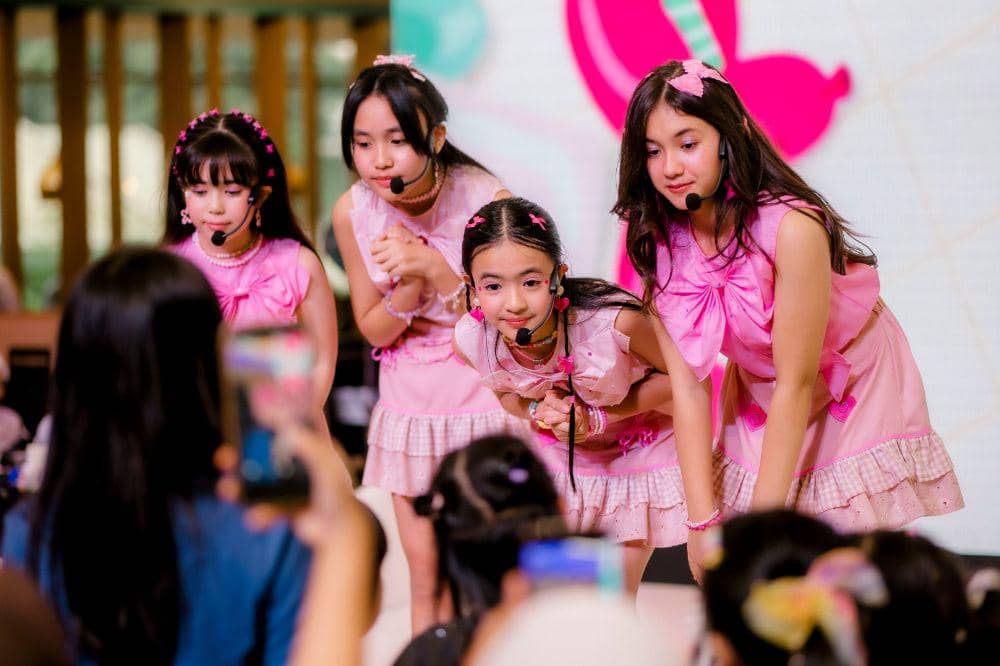 Glitter di acara Popmama Birthday Bash 2026