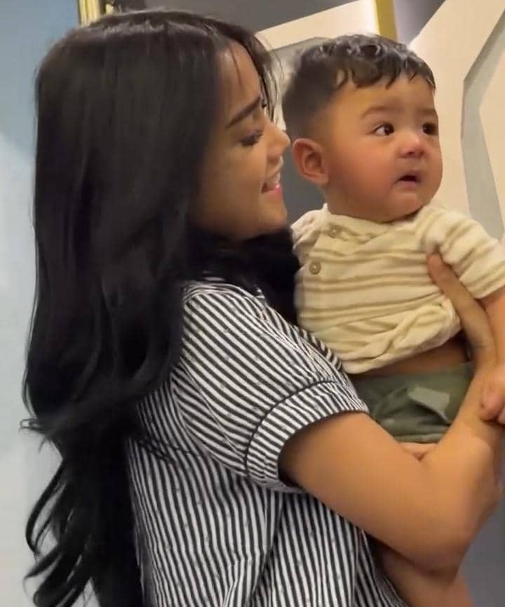 Instagram.com/rachelvennya