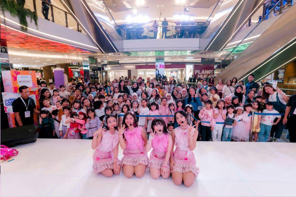 Glitter di acara Popmama Birthday Bash 2026