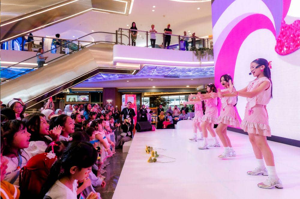 Glitter di acara Popmama Birthday Bash 2026