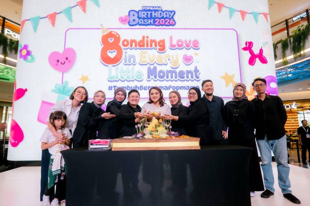 Sesi potong tumpeng di acara Popmama Birthday Bash 2026