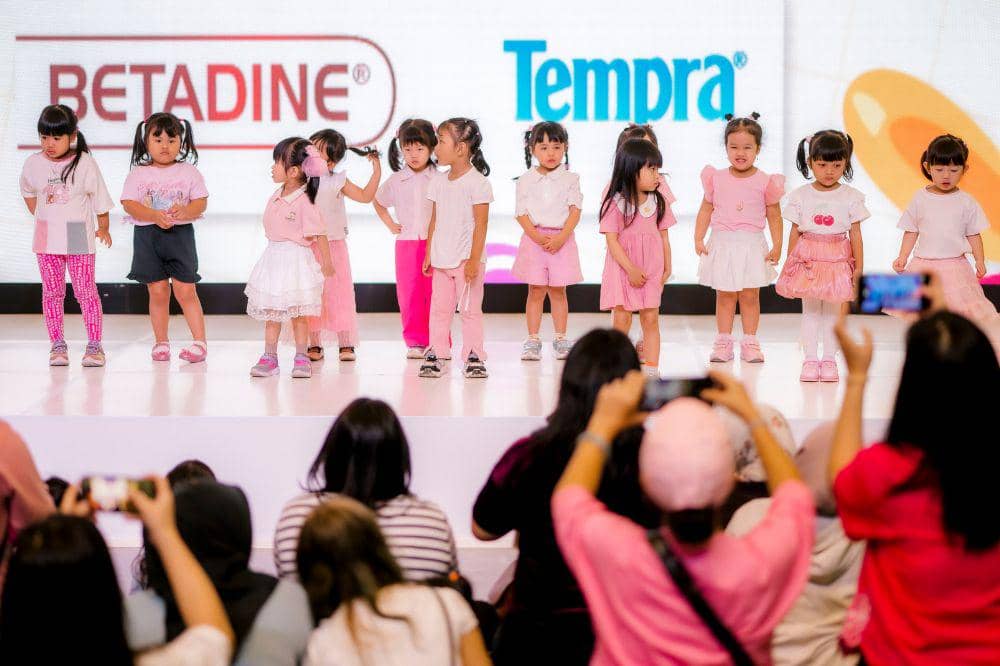 Penampilan Sparks Academy di acara Popmama Birthday Bash 2026