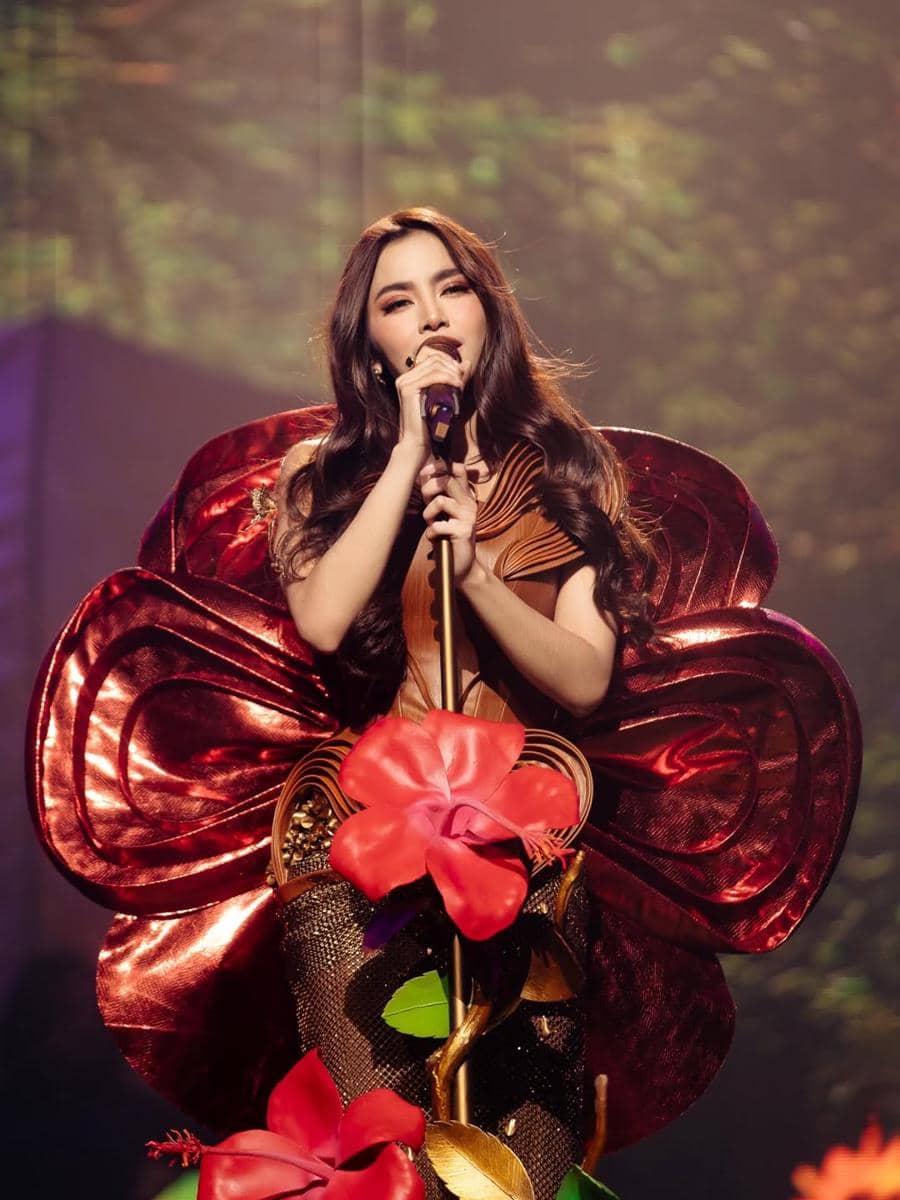 instagram.com/mahaliniraharja