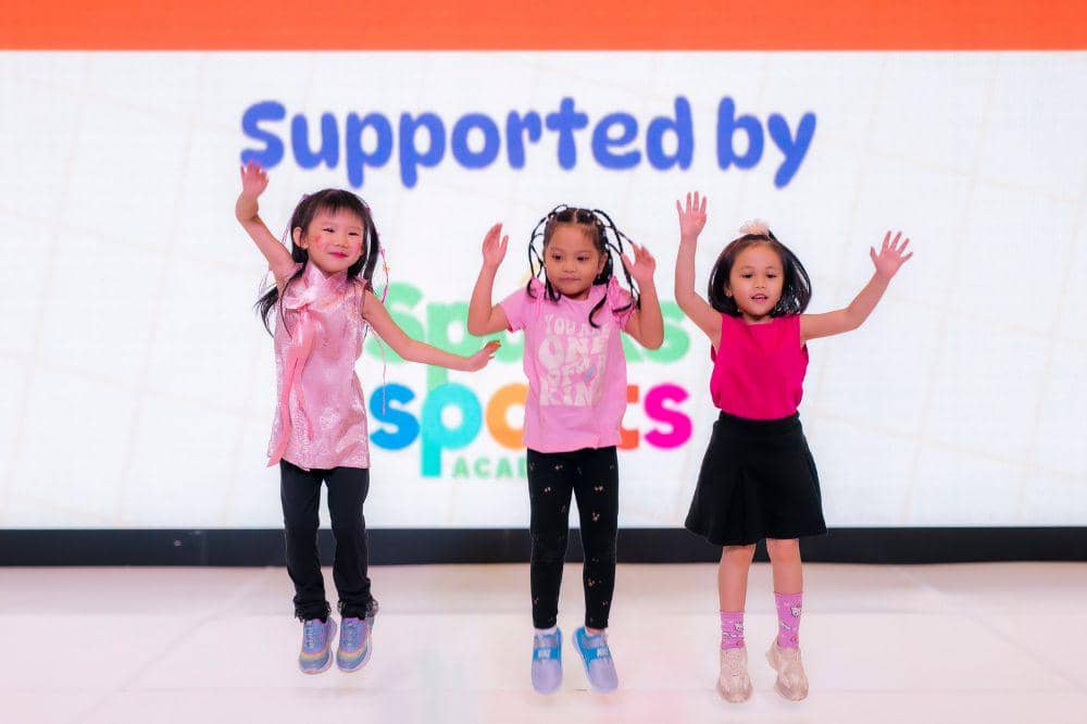 Penampilan Sparks Academy di acara Popmama Birthday Bash 2026