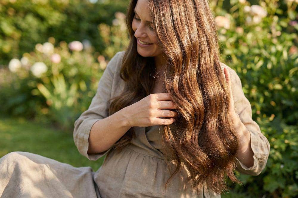 7 Tips Melembapkan Rambut Kering saat Hamil COVER