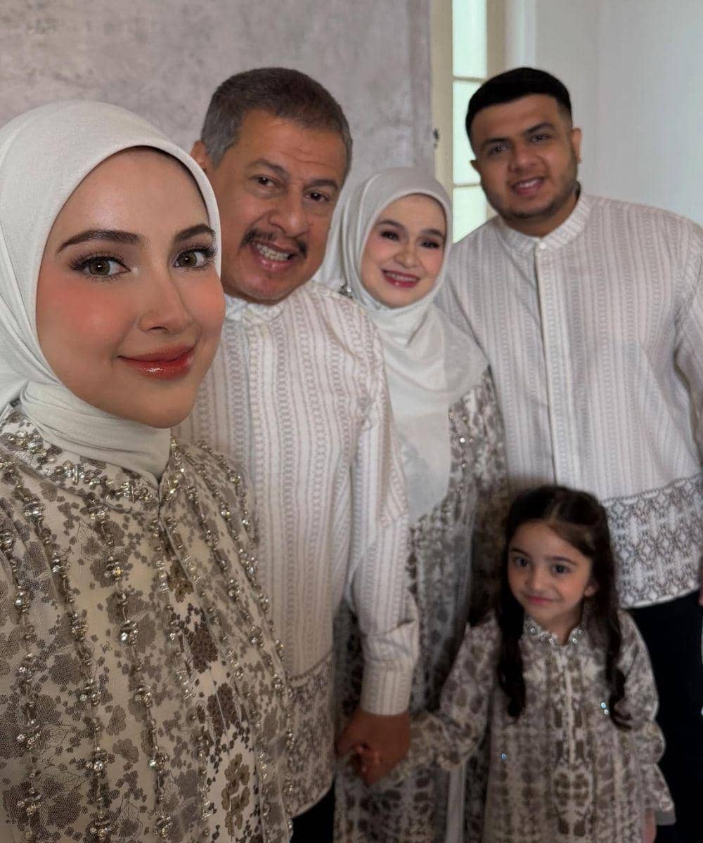 Potret keluarga Fadil Jaidi jadi model Baju Muslim brand lokal
