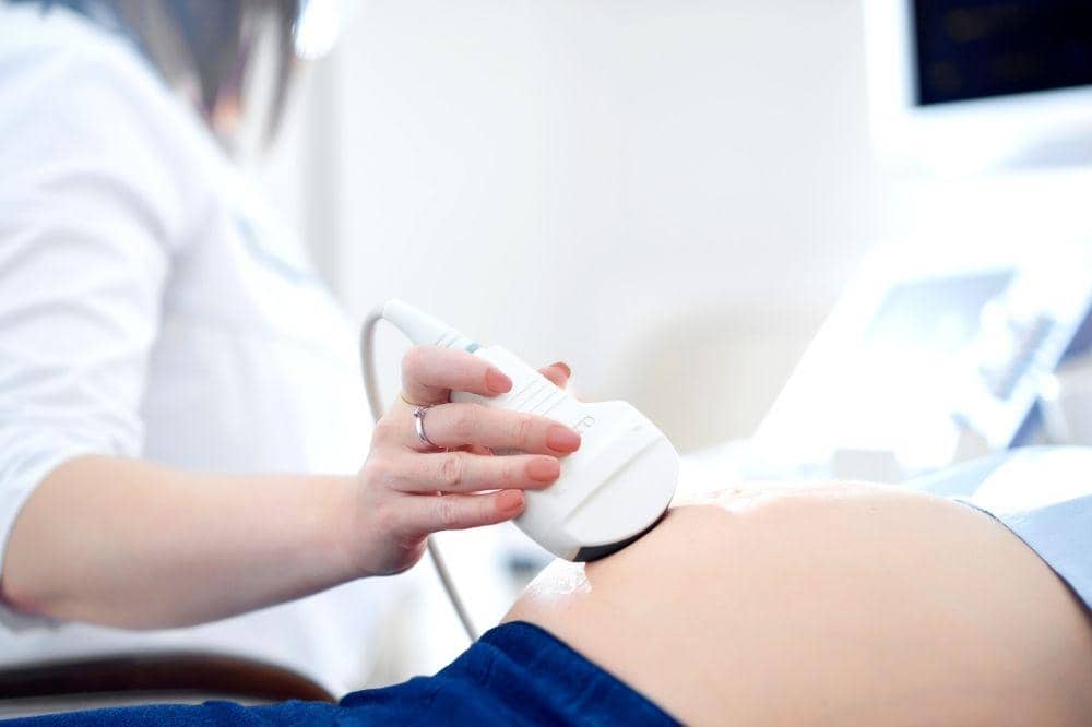 ilustrasi usg rahim ibu hamil