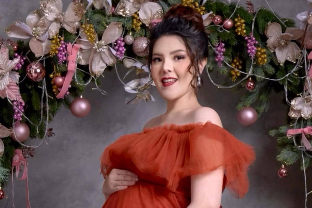 foto kehamilan Tina Toon