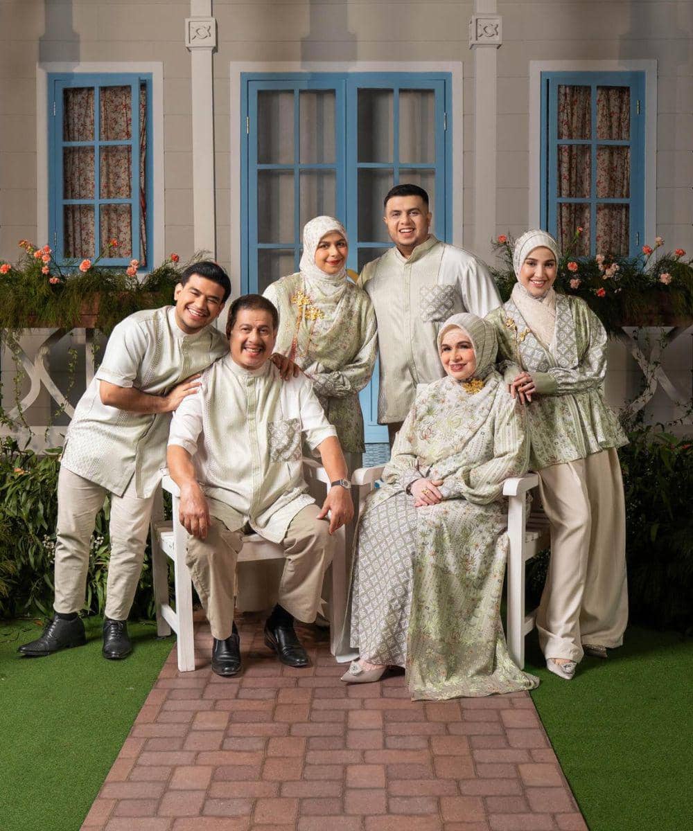 Potret keluarga Fadil Jaidi jadi model Baju Muslim brand lokal 
