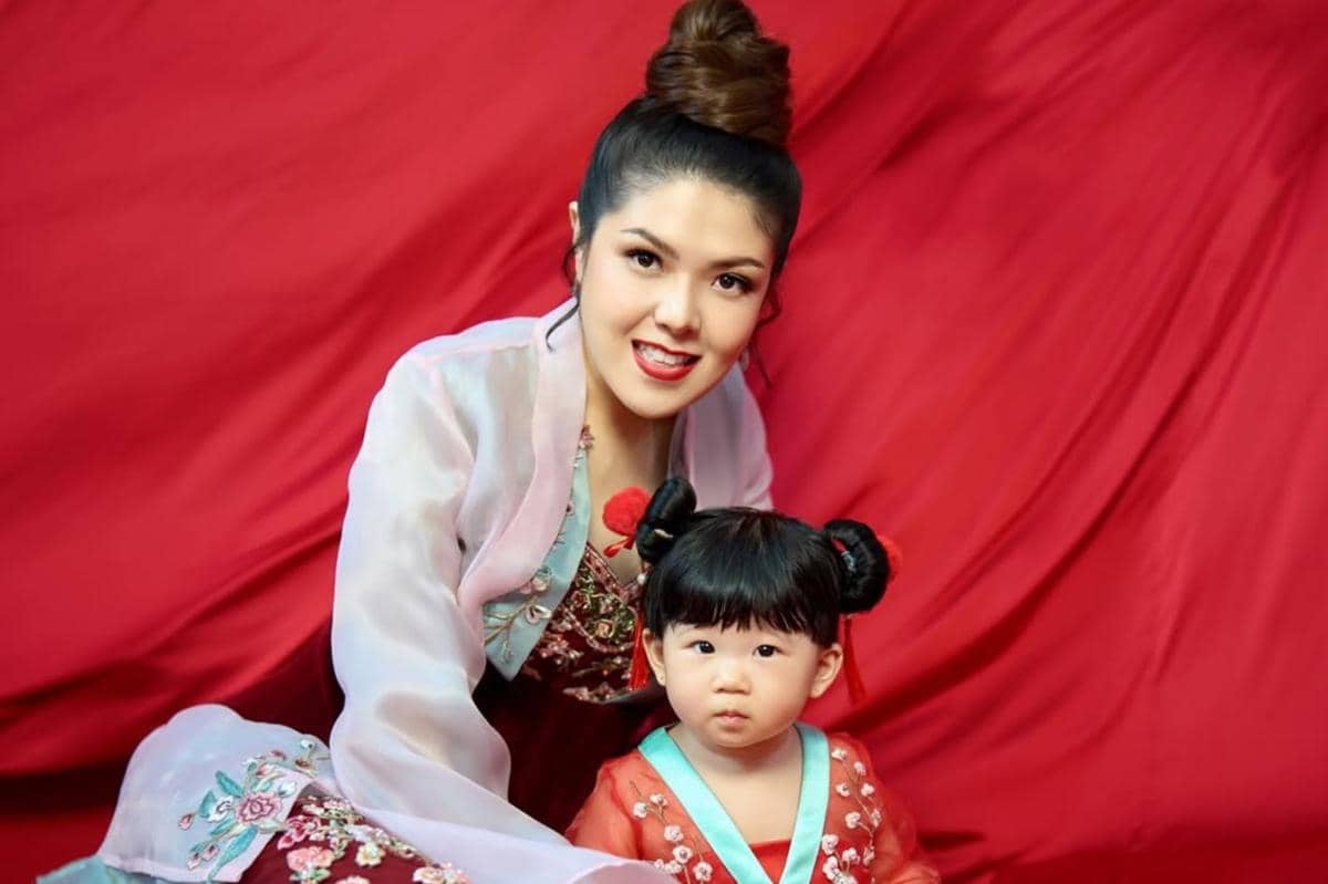 Tina Toon bersama Megan