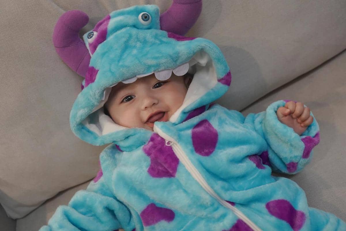 Potret Gemas Dhiyaksa Anak Dewi Paramita “Mici” Pakai Kostum Monster