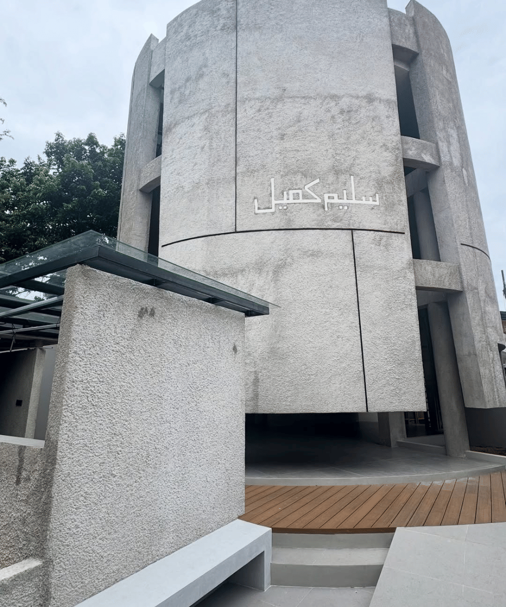 Zaskia Mecca Inisiasi Masjid Salim Kamil, Desain Unik Tanpa Pintu