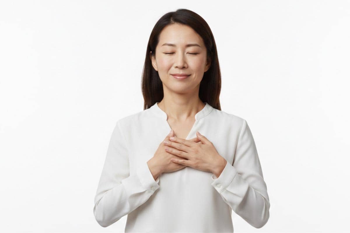 orang sedang meditasi