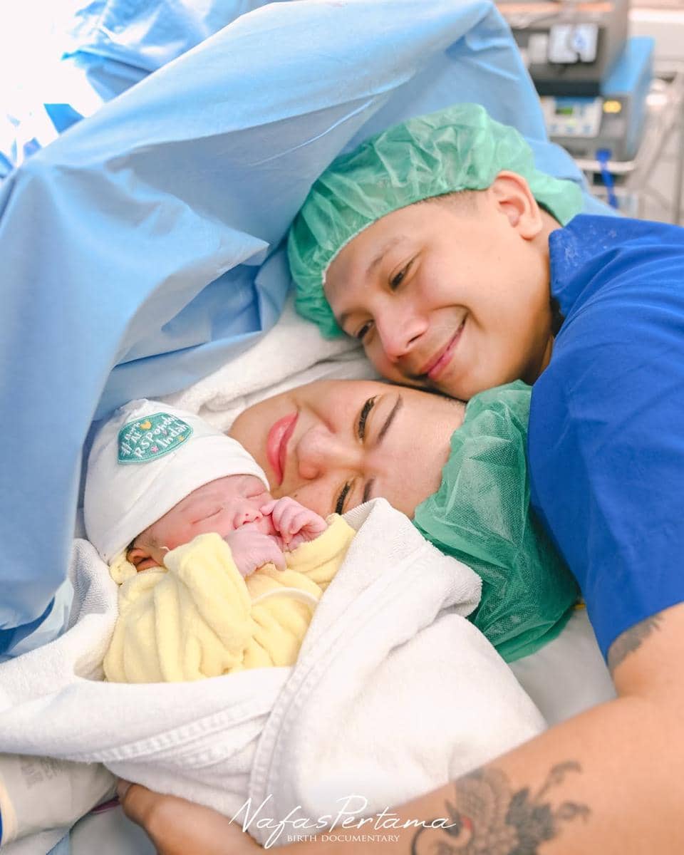 putri habibie melahirkan