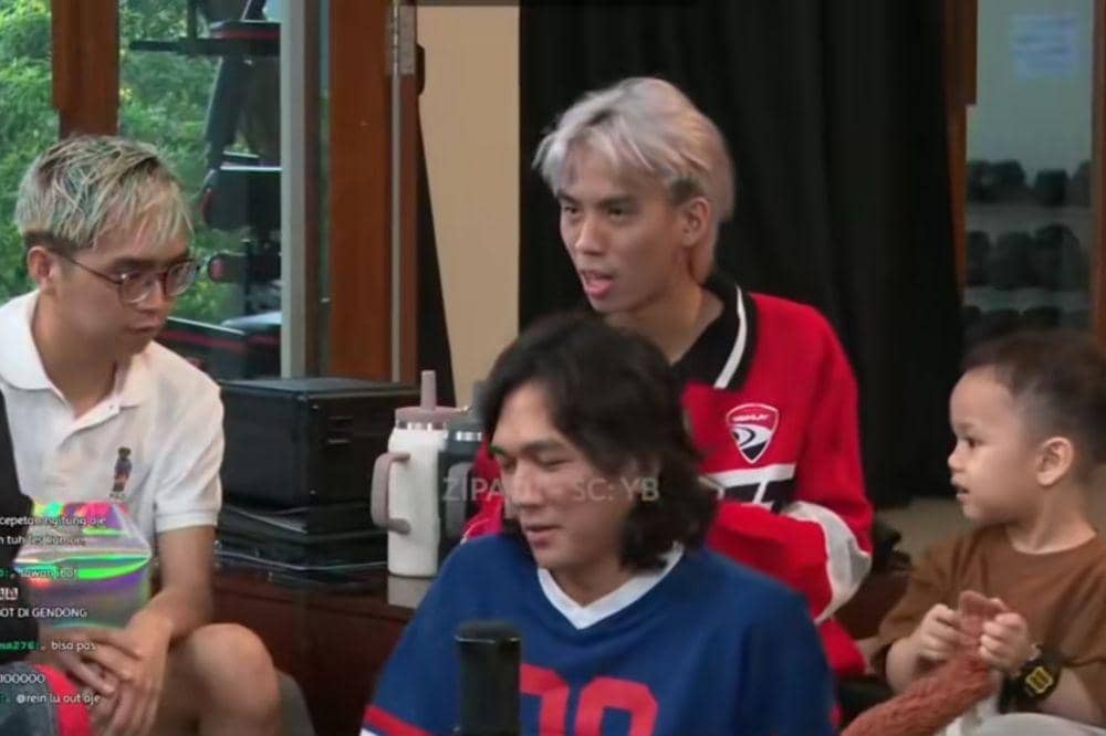 Sesi cerdas cermat Ken dan AAA Clan