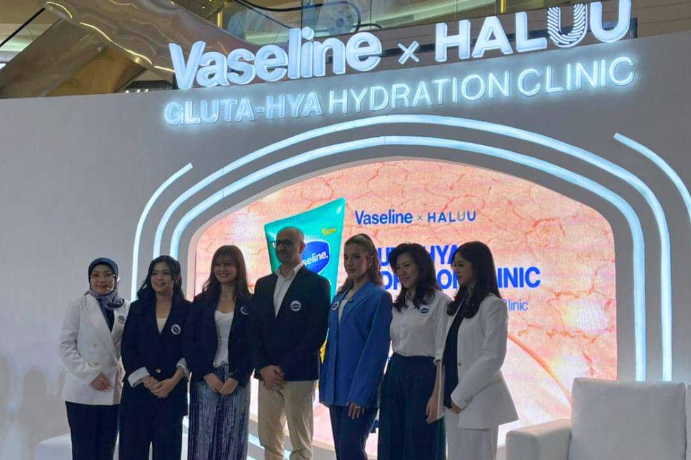 Vaseline Gluta-Hya Hydration Clinic