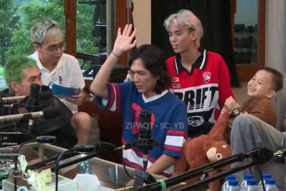 Sesi cerdas cermat Ken dan AAA Clan