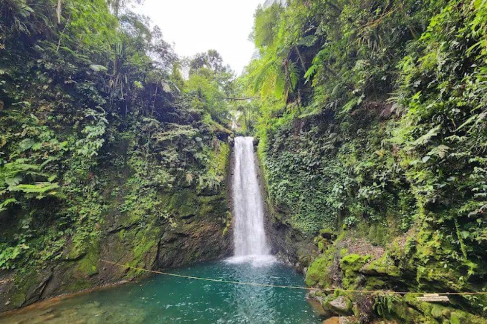 8 Curug di Gunung Salak dengan Trek Seru dan Pemandangan Hijau - Curug Balong Indah
