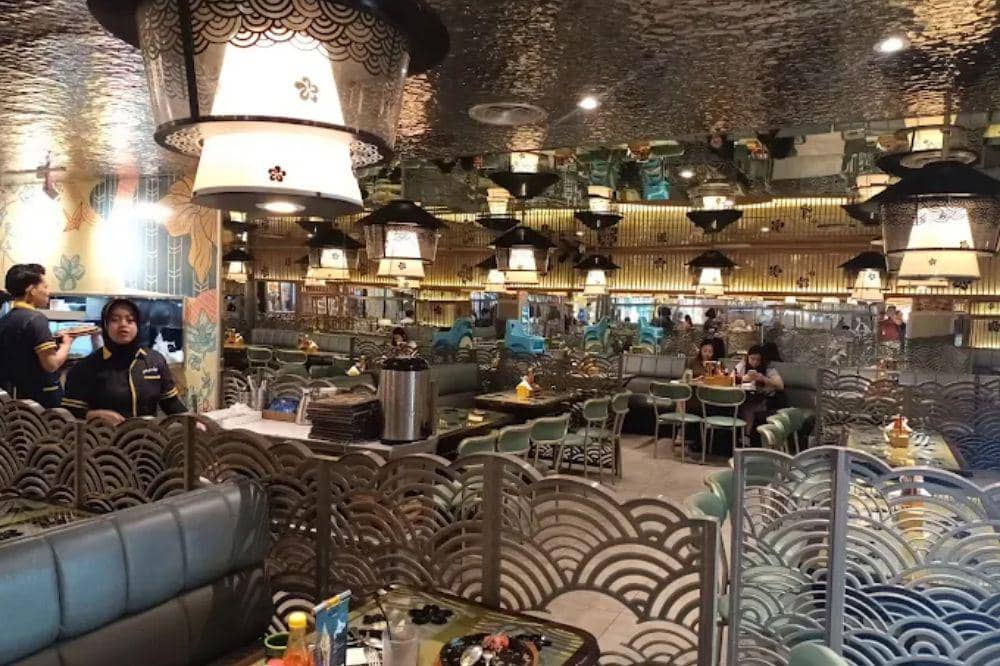 8 Tempat Makan Halal di Central Park, Nyaman buat Keluarga