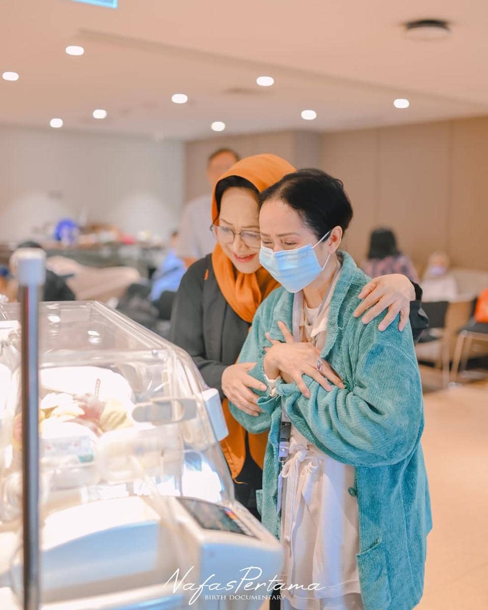 putri habibie melahirkan