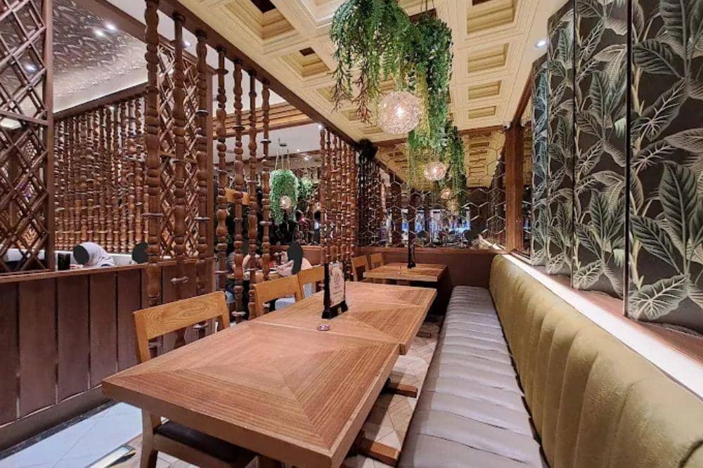 8 Tempat Makan Halal di Central Park, Nyaman buat Keluarga