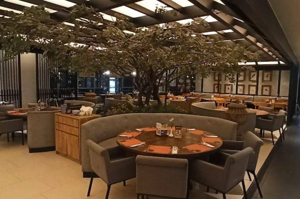 8 Tempat Makan Halal di Central Park, Nyaman buat Keluarga