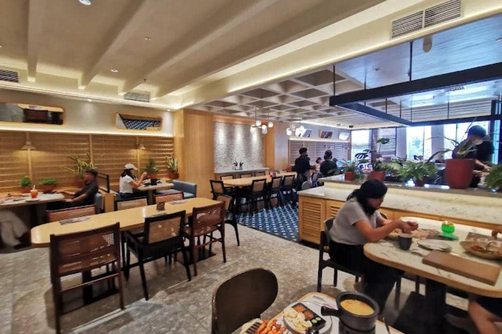 8 Tempat Makan Halal di Central Park, Nyaman buat Keluarga