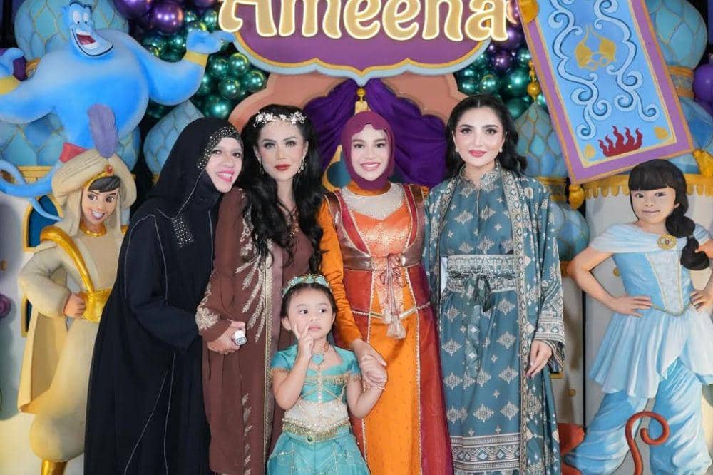 Faruk Halilintar, Krisdayanti, Aurel, Ashanty, dan Ameena di acara ulang tahun