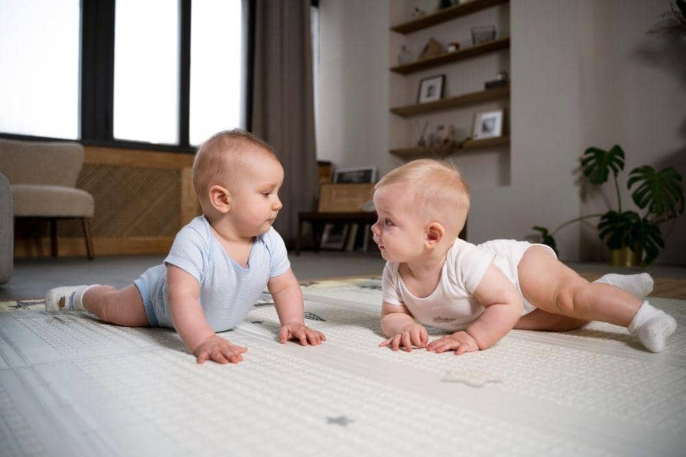 Studi: Bayi Bisa Mengenali Suasana Hati Satu Sama Lain di Usia 5 Bulan