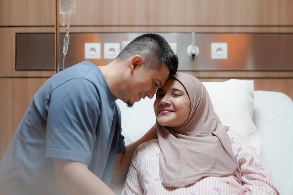 12 Potret Persalinan Zaskia Sungkar, Dikelilingi Keluarga dan Sahabat!