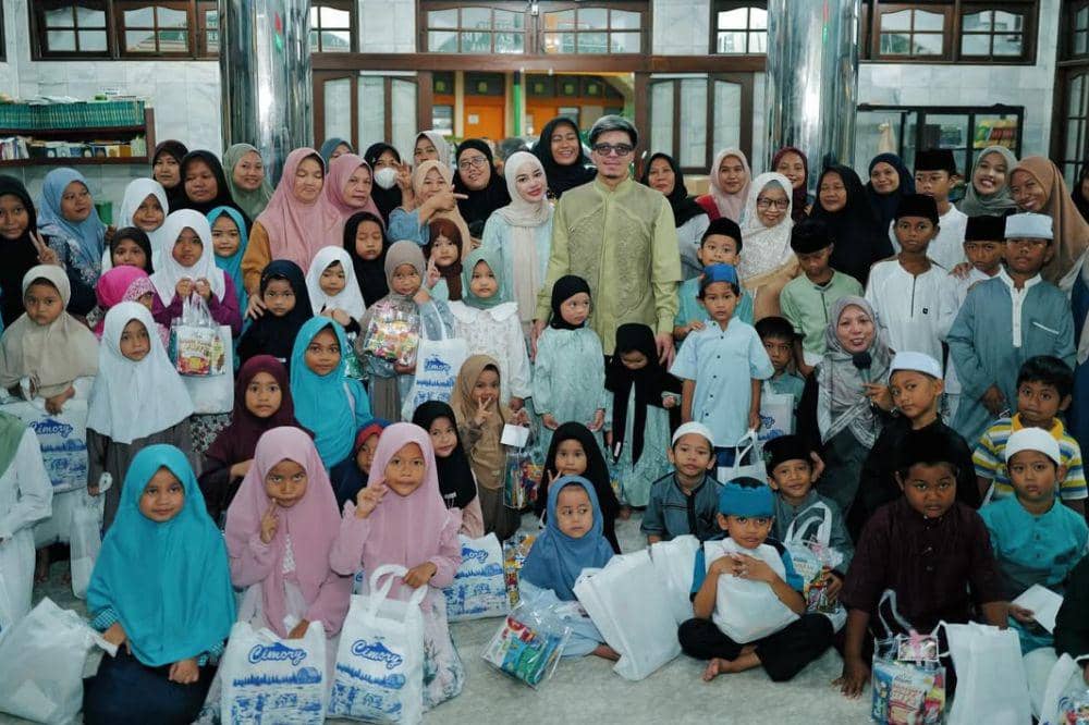 Ameena merayakan ulang tahun dengan anak yatim piatu dan penghalal Al-Qur'an