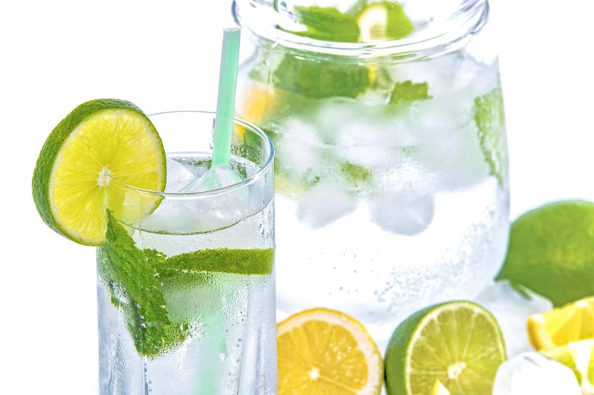 Mengonsumsi makanan atau minuman dingin