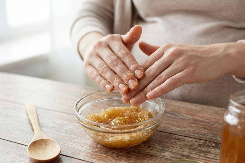 6 Cara Ibu Hamil Merawat Kuku dengan Bahan Alami 6