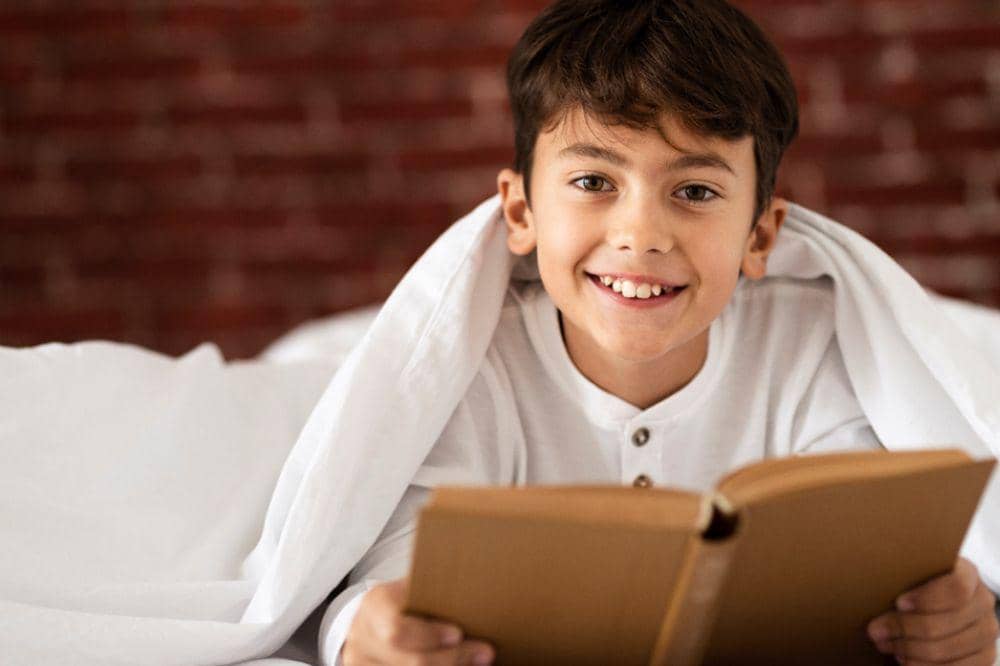 Anak membaca Al-Qur'an