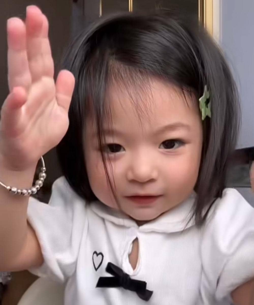 Lyora Beverly saat buat trend TikTok "Kasih Paham Bos"