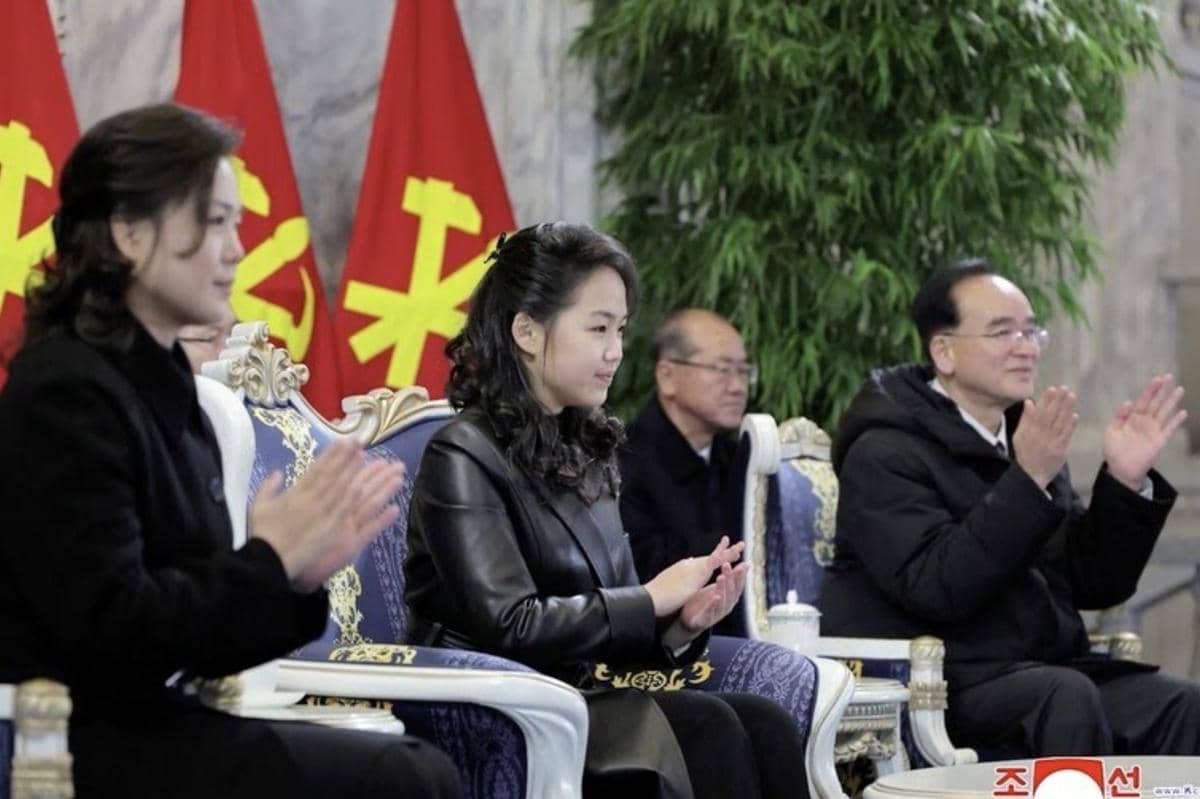 Kim Jong Un bersama putrinya