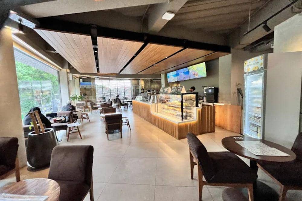 7 Tempat Makan 24 Jam di Jakarta Timur yang Layak Dicoba