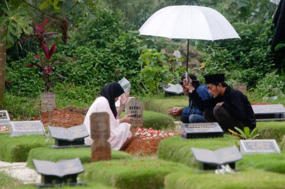 Doa Ziarah Kubur Sesuai Sunnah, Panduan Ringkas dan Mudah Diamalkan
