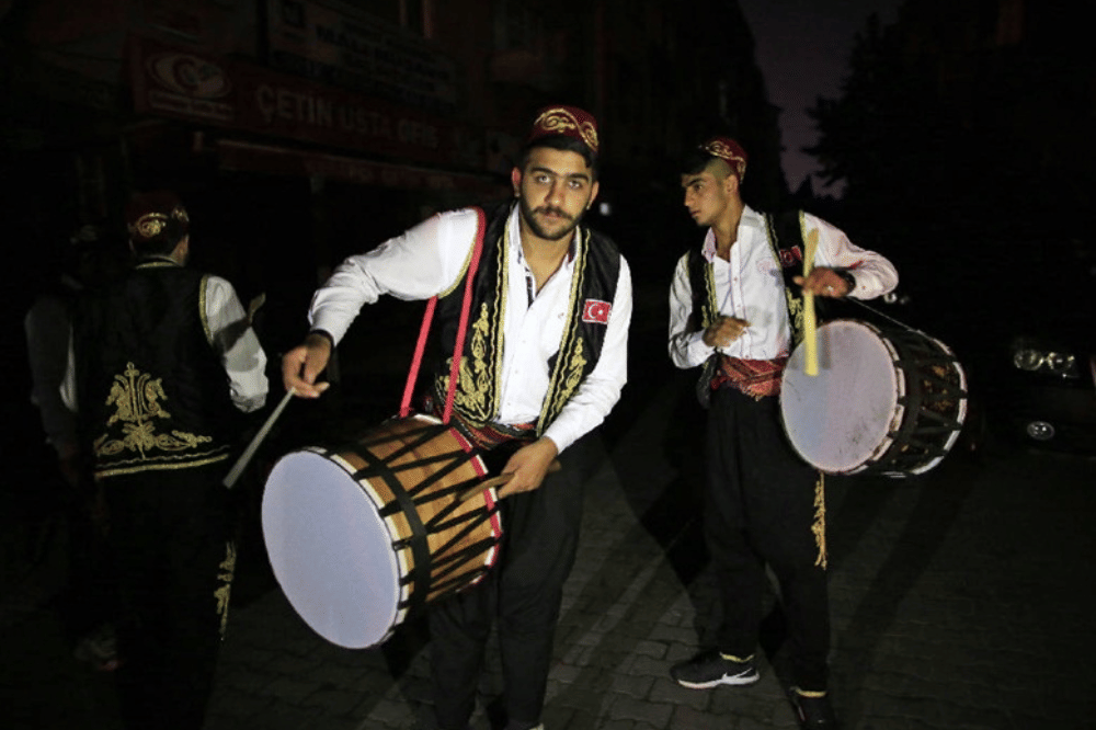 8 Tradisi Sahur Unik di Berbagai Negara, Mirip dengan Indonesia! (9).png