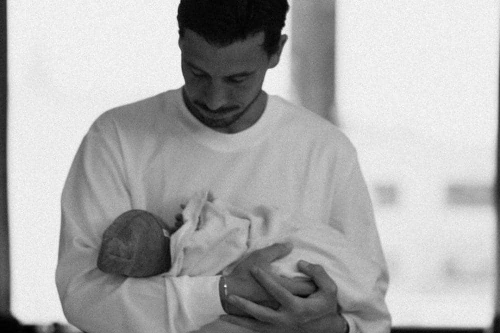 Thom Haye Bagikan Momen Bahagia Kelahiran August Haye, Anak Pertama!