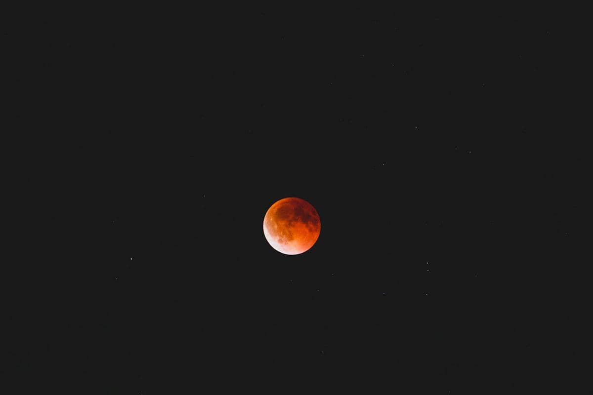 Gerhana bulan sebagian terjadi pada 27–28 Agustus