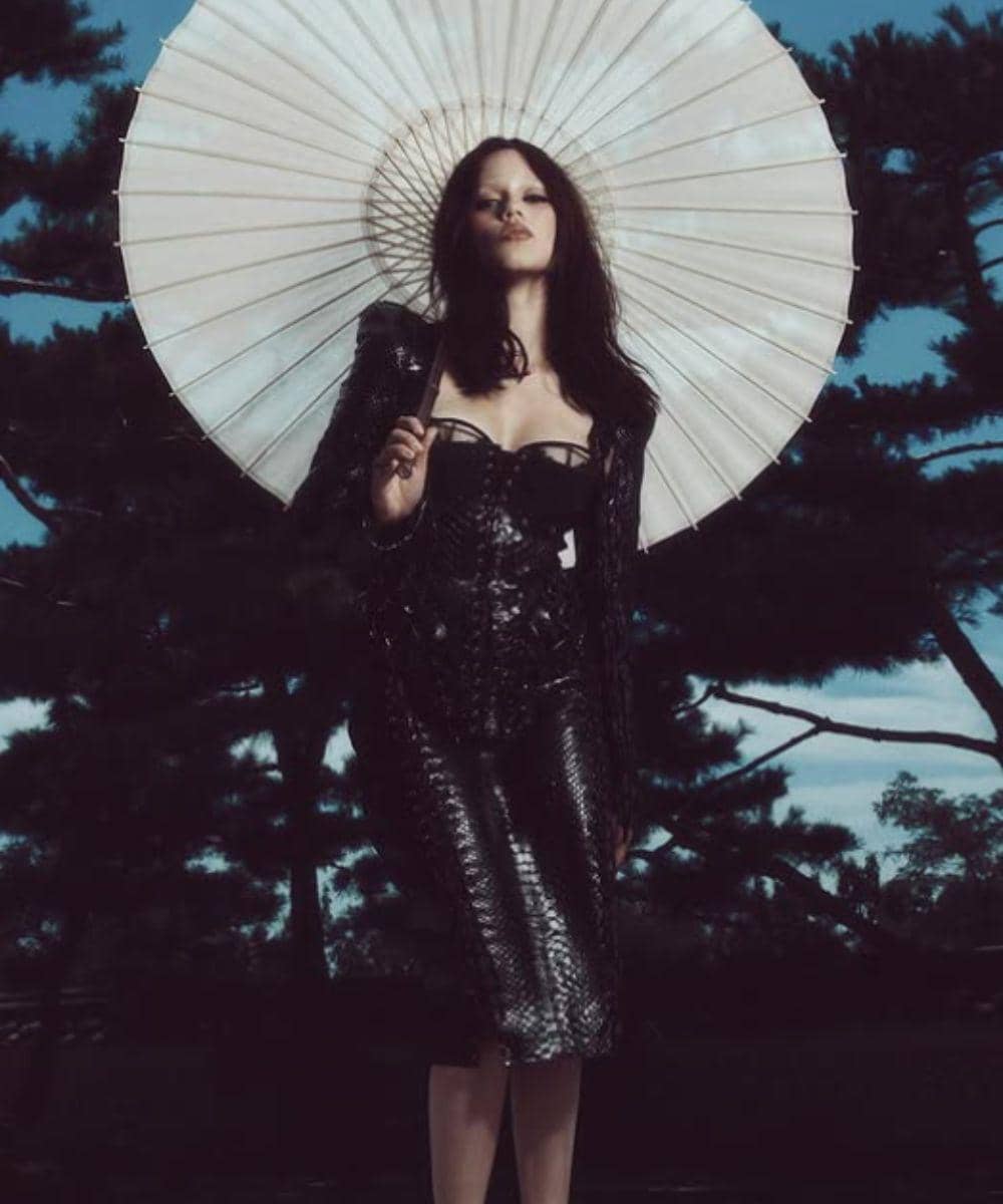 Gaya Gothic Romantic Jadi Sorotan Runway