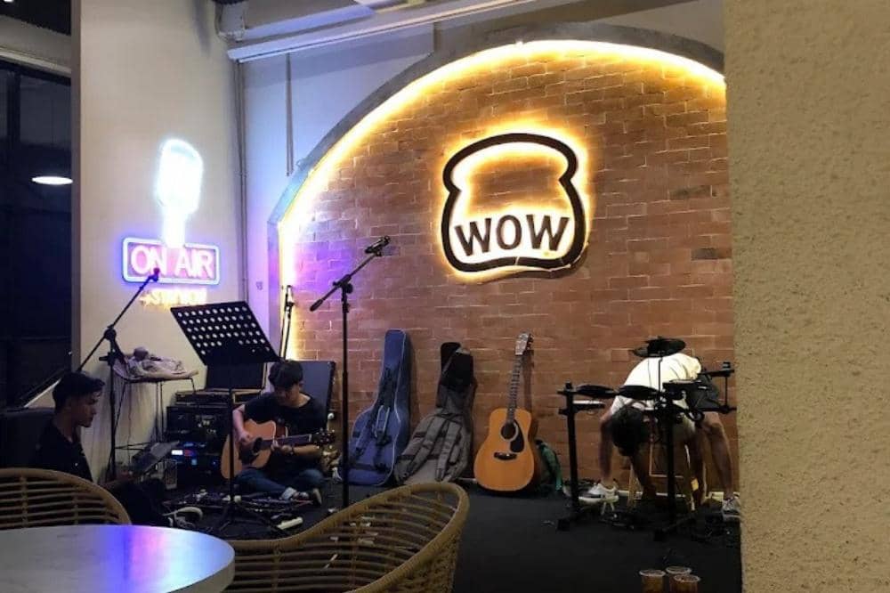 7 Tempat Makan 24 Jam di Depok, Ada Live Musik dan Menu Enak!.jpg