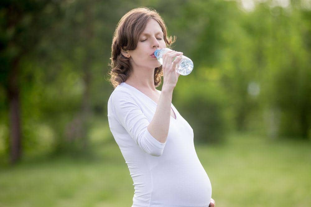 7 Cara Mencegah Ibu Hamil Dehidrasi, Perbanyak Konsumsi Buah dan Sayur