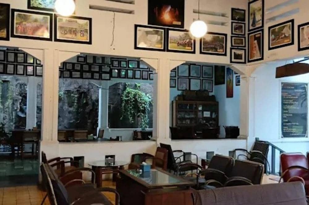 7 Tempat Makan 24 Jam di Bekasi untuk Lapar Tengah Malam.jpg