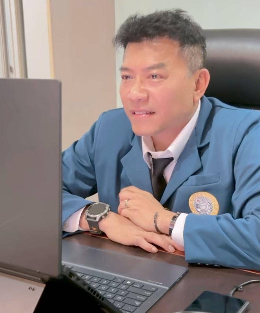 Momen Anang Hermansyah Bareng Teman Kuliahnya 3