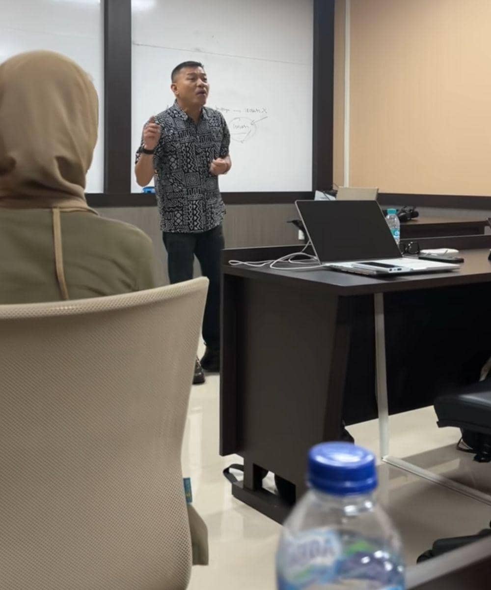 Momen Anang Hermansyah Bareng Teman Kuliahnya 2