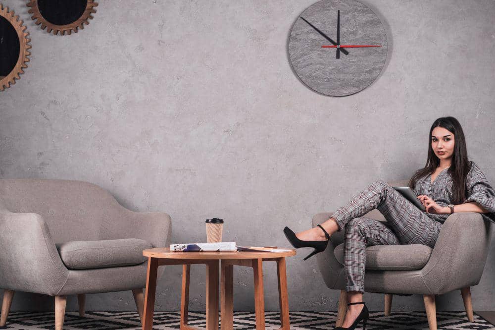 7 Ide Cat Tembok Warna Abu-Abu untuk Ruang Tamu