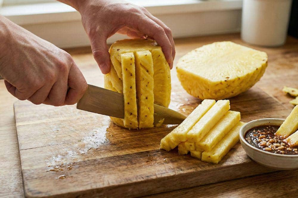 5 Cara Memotong Nanas 5