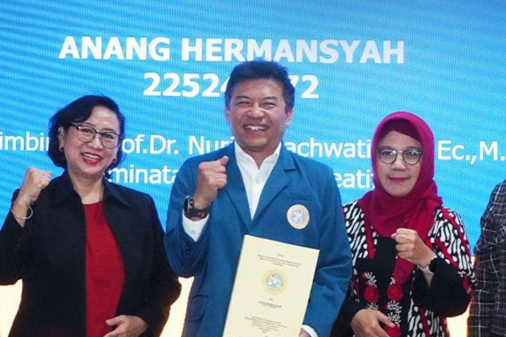 Akrab Banget! Momen Seru Anang Hermansyah Bareng Teman Kuliahnya